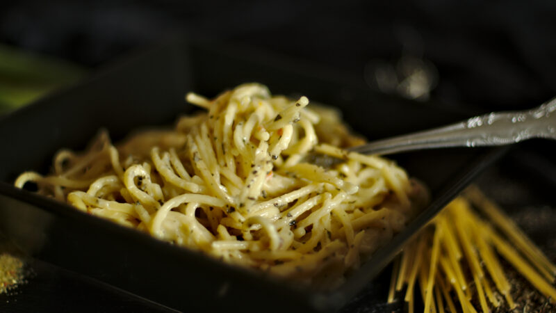 One Pot Spaghetti mit Käse-Sahnesoße!