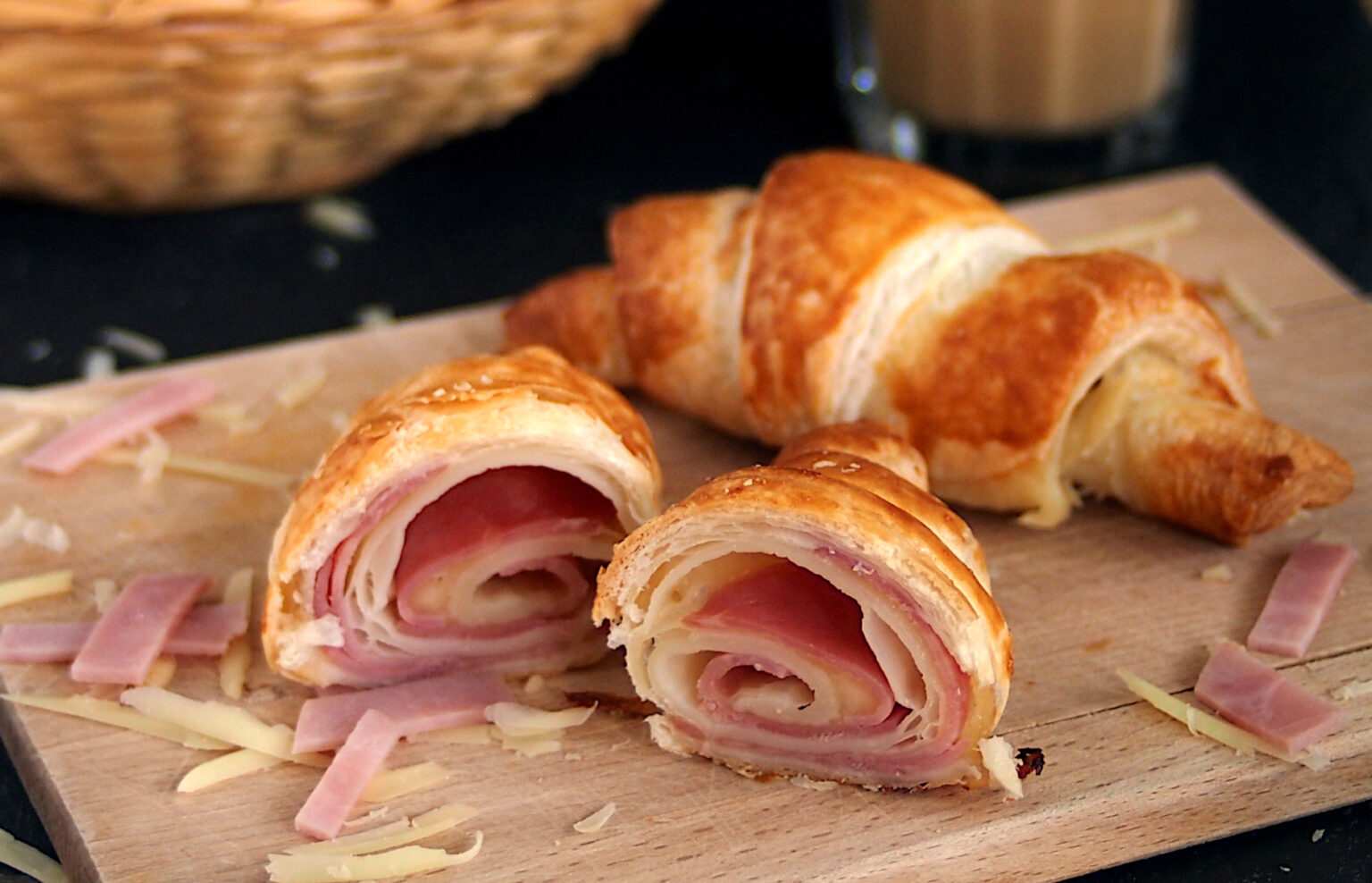 Käse-Schinken-Croissants - kleiner Aufwand mit großem Effekt! - Mach ...