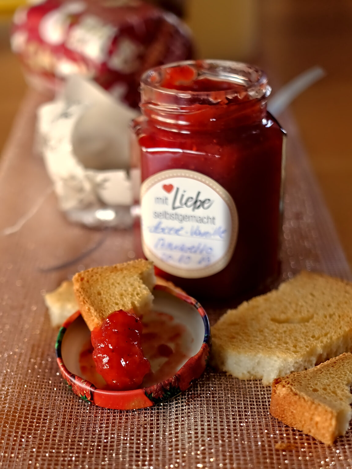 Türchen Nr.20: Erdbeere-Vanille-Amaretto-Marmelade! - Mach was Leckeres