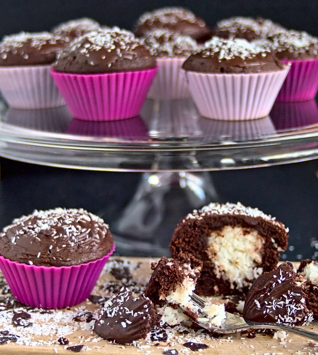 Schoko-Muffins mit Kokoskern – Muffins mit Überraschungs-Effekt!