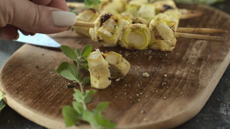 Zucchini-Spieße mit einem herzhaften Kern aus Feta!