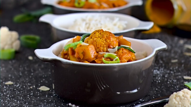 Aloo Gobi: indisches Blumenkohl-Kartoffel-Curry, einfach & würzig!