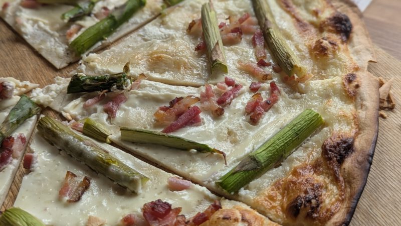 Spargel-Flammkuchen, knusprig lecker!