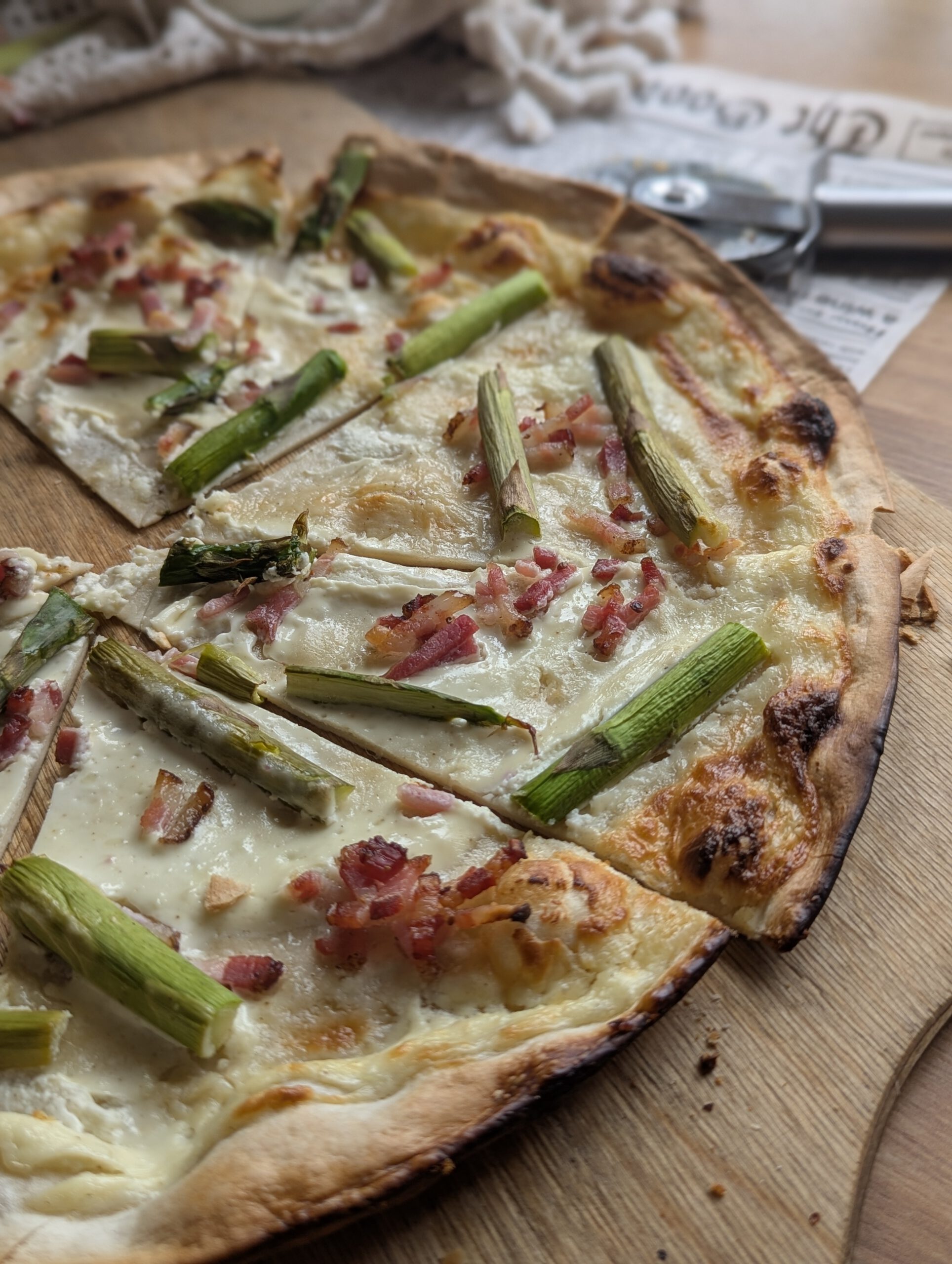 Spargel-Flammkuchen, knusprig lecker!