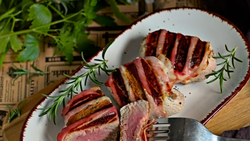gegrillte Schweine-Medaillons im würzigen Bacon-Mantel!