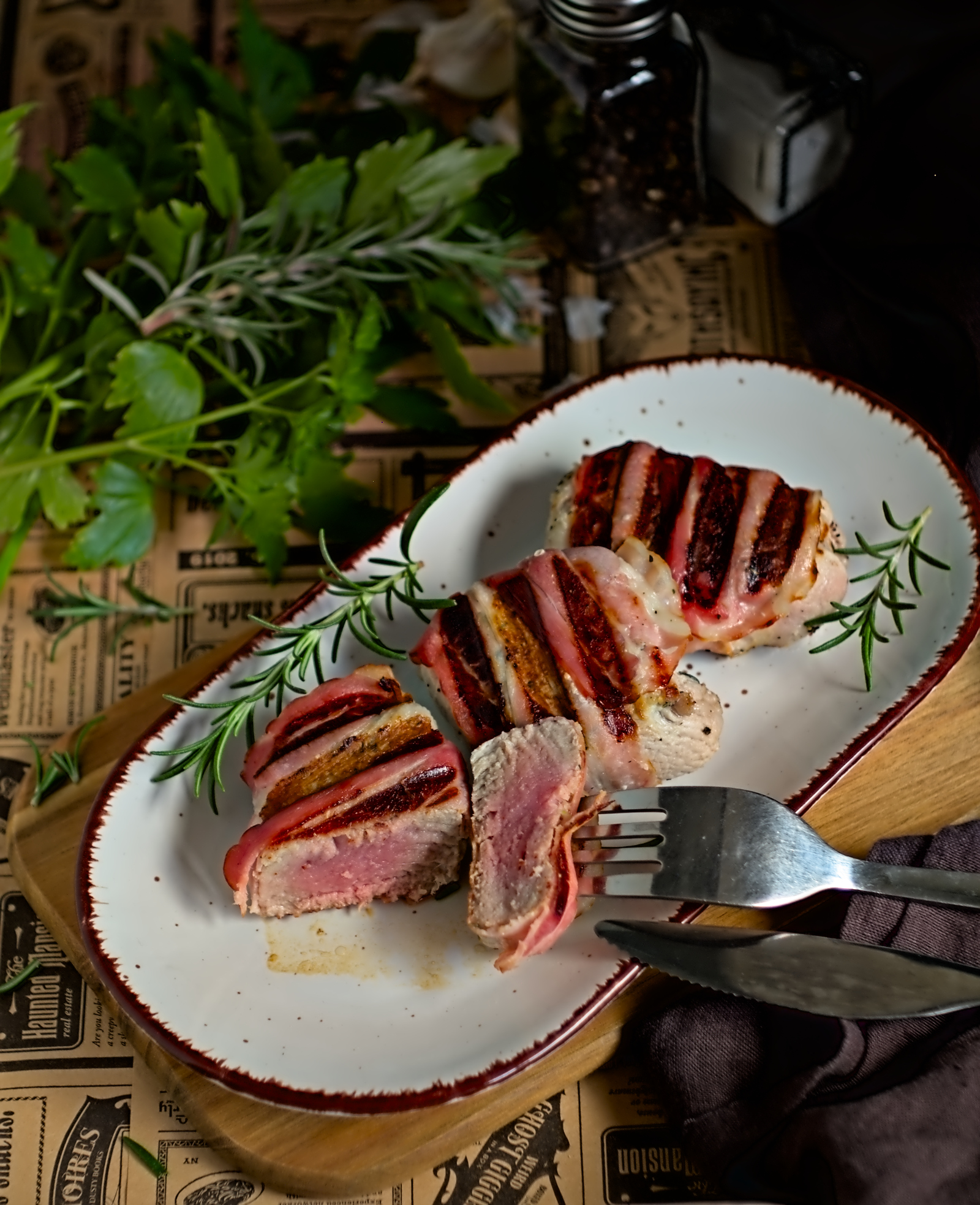 gegrillte Schweine-Medaillons im würzigen Bacon-Mantel!