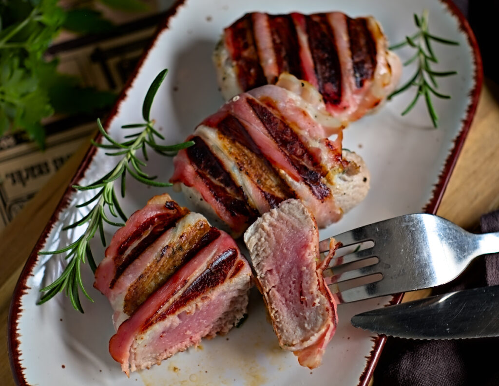 gegrillte Schweine-Medaillons im würzigen Bacon-Mantel! - Mach was Leckeres