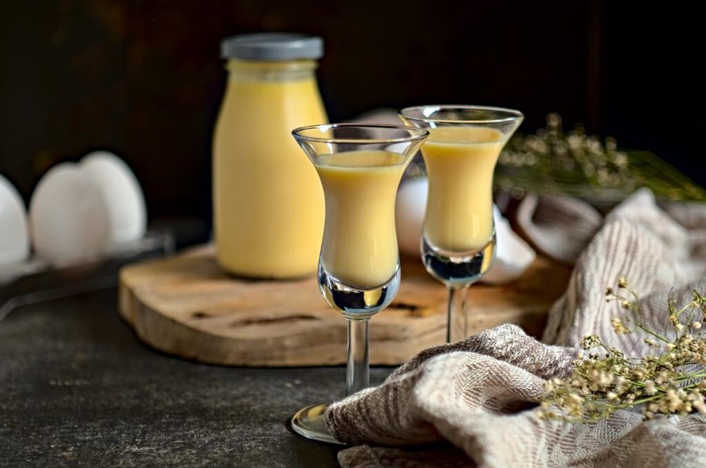 Eierlikör Rezept: cremig und lecker - Mach was Leckeres
