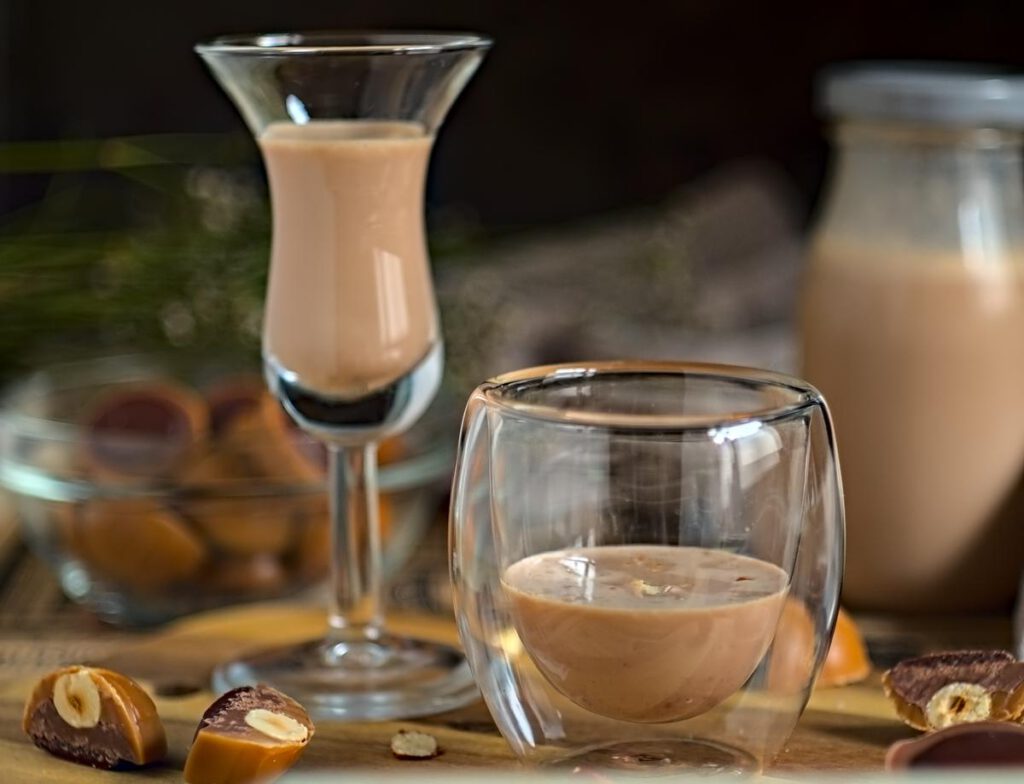 cremiger Toffifee Likör mit Nuss Stückchen - Mach was Leckeres