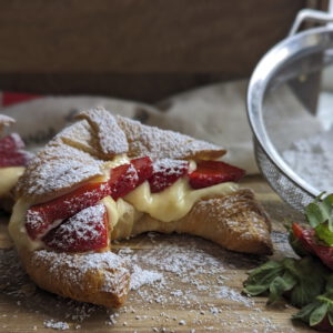 Erdbeer-Pudding-Croissant, himmlisch lecker!