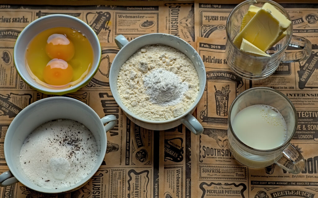 Zutaten für den Rührteigboden: Eier, Zucker, Vanillezucker und Vanille, Mehl und Backpulver, Butter, Milch