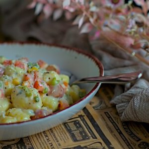 -schneller Gnocchi-One Pot in Käsesoße mit Buttergemüse und Würstchen!