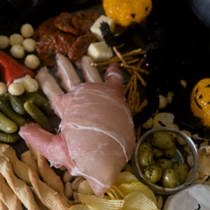 Herzhaftes Halloween Snack-Board: Gruselig & Lecker