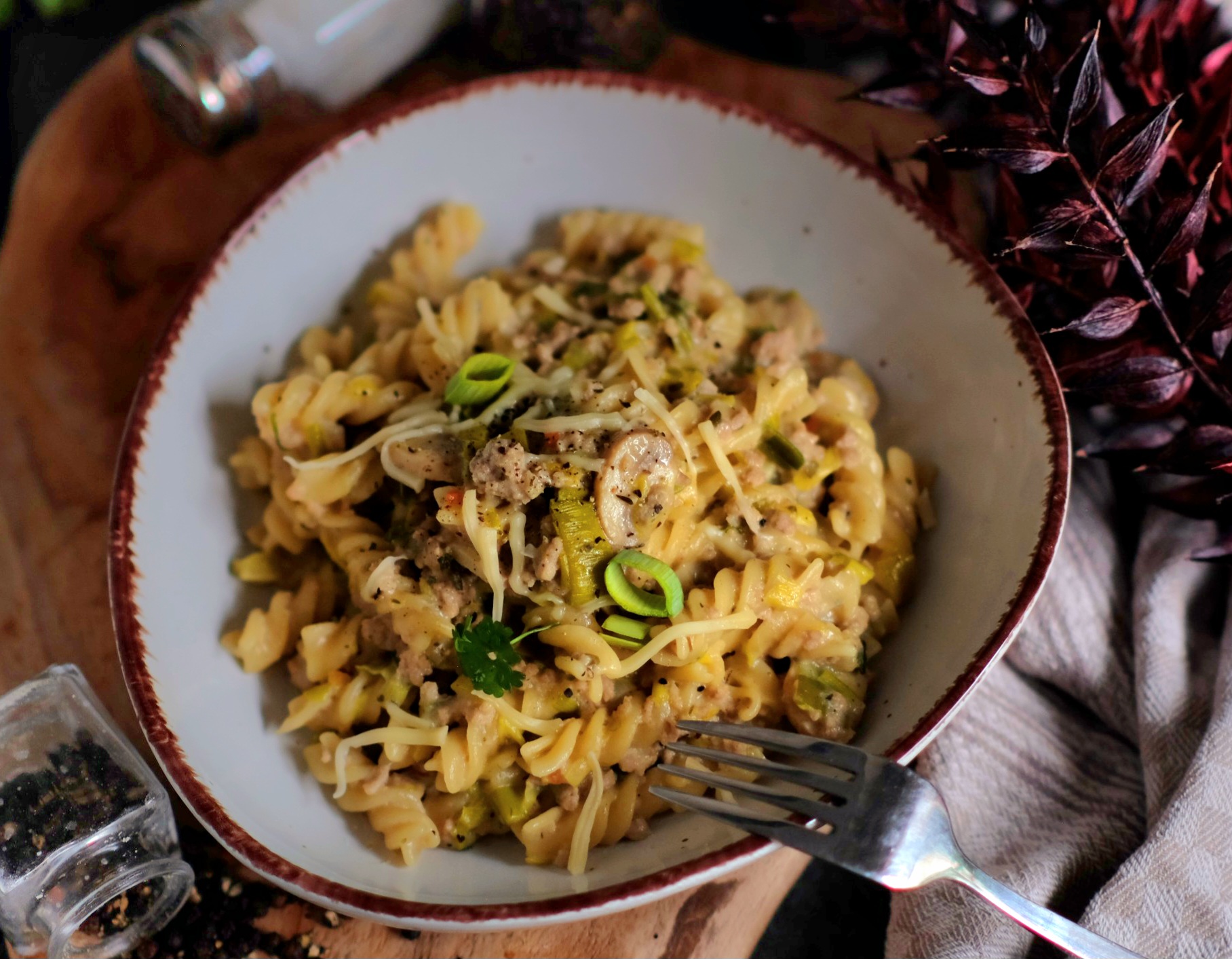 Nudel One Pot mit Hack und Porree in Käsesoße! - Mach was Leckeres