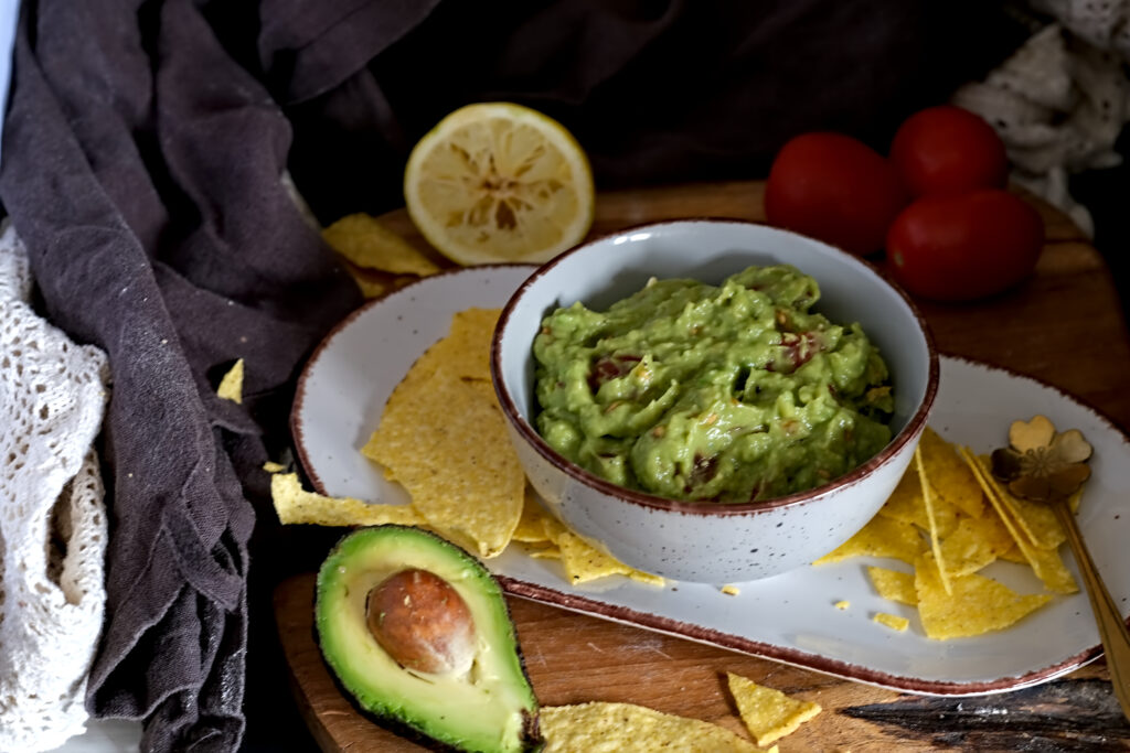 auf dem Bild sieht man eine Schüssel mit Guacamole