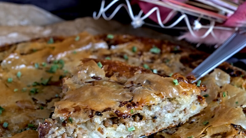 burek sa mesum- kroatischer Gehacktes-Strudel
