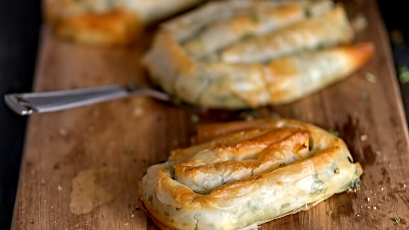 burek sa spinatom – kroatischer Spinatstrudel