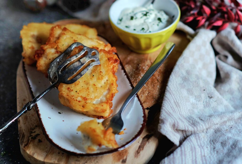 Einfaches Rezept für Backfisch: Goldbraun gebackener Fisch, schnell und familienfreundlich