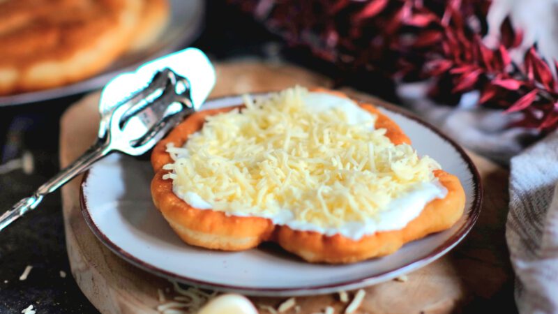 Langos selber machen – ein Rezept wie vom Weihnachtsmarkt