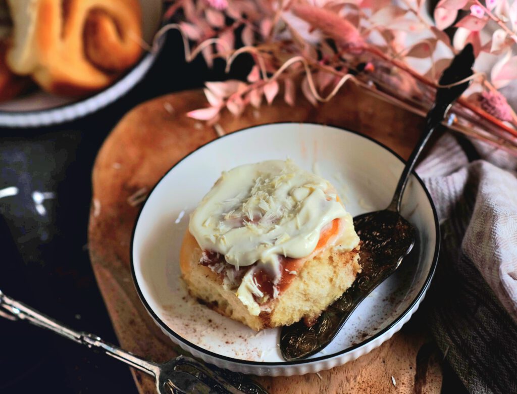Saftige Cinnamon Rolls nach einfachem Familienrezept, frisch gebacken