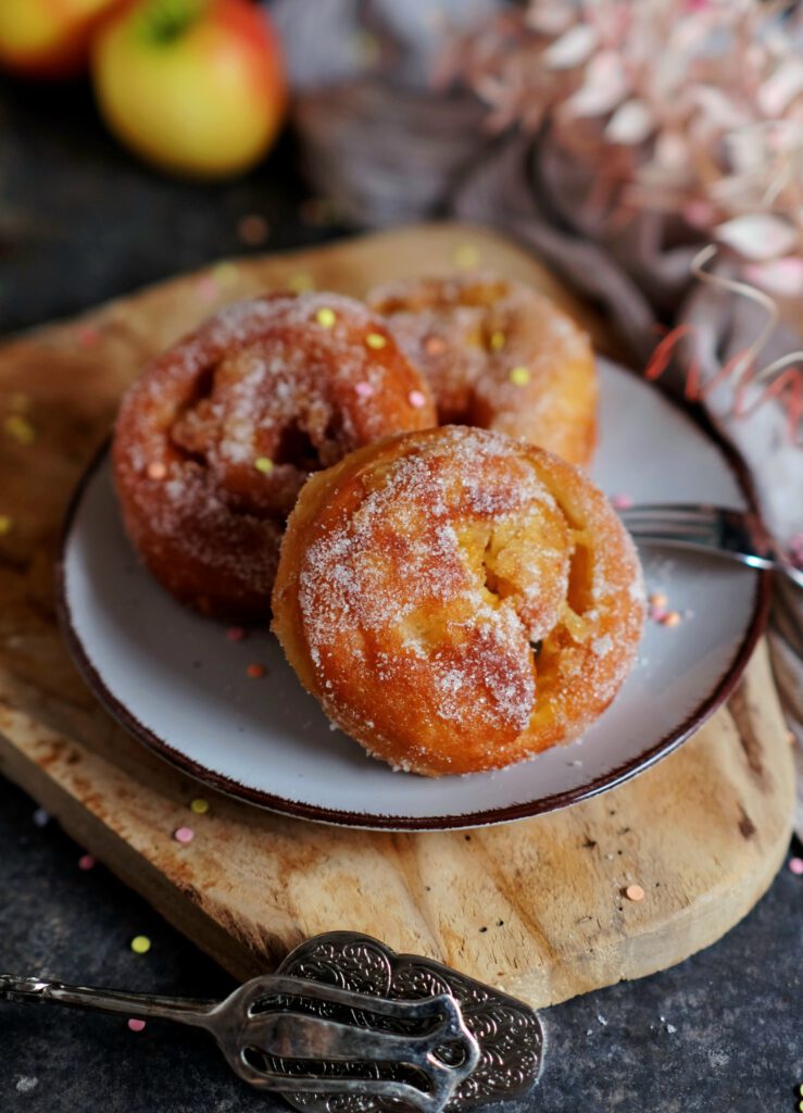 Apfelberliner, klassisches Hefegebäck mit saftiger Apfelfüllung