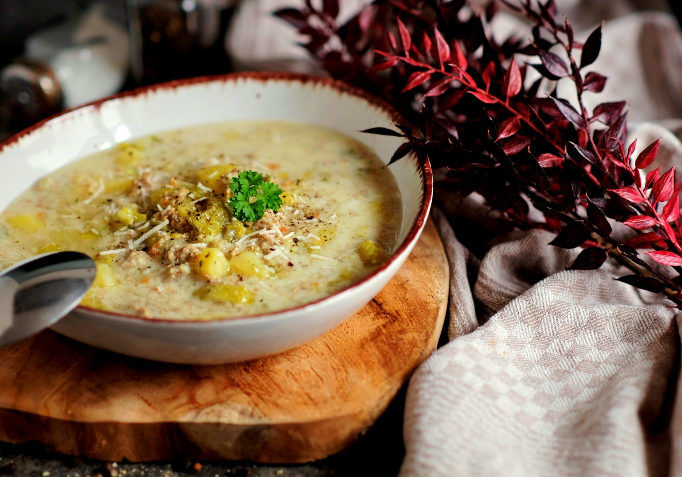 Käse-Lauch-Suppe mit Hackfleisch: schnell & einfach